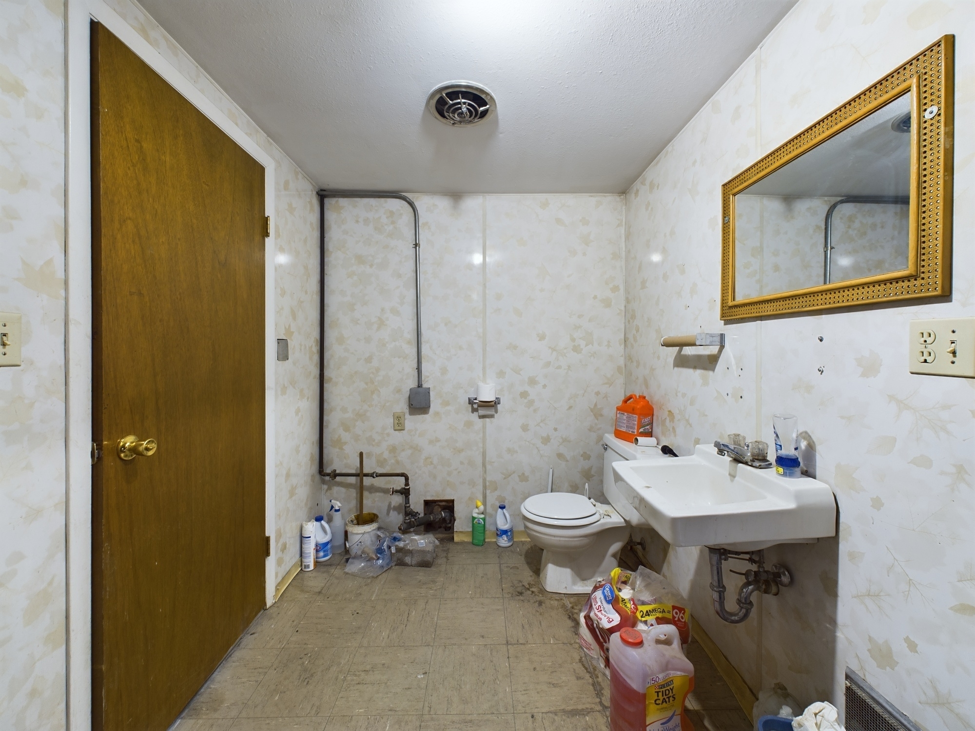 CAM03611G0-PR0038-STILL005