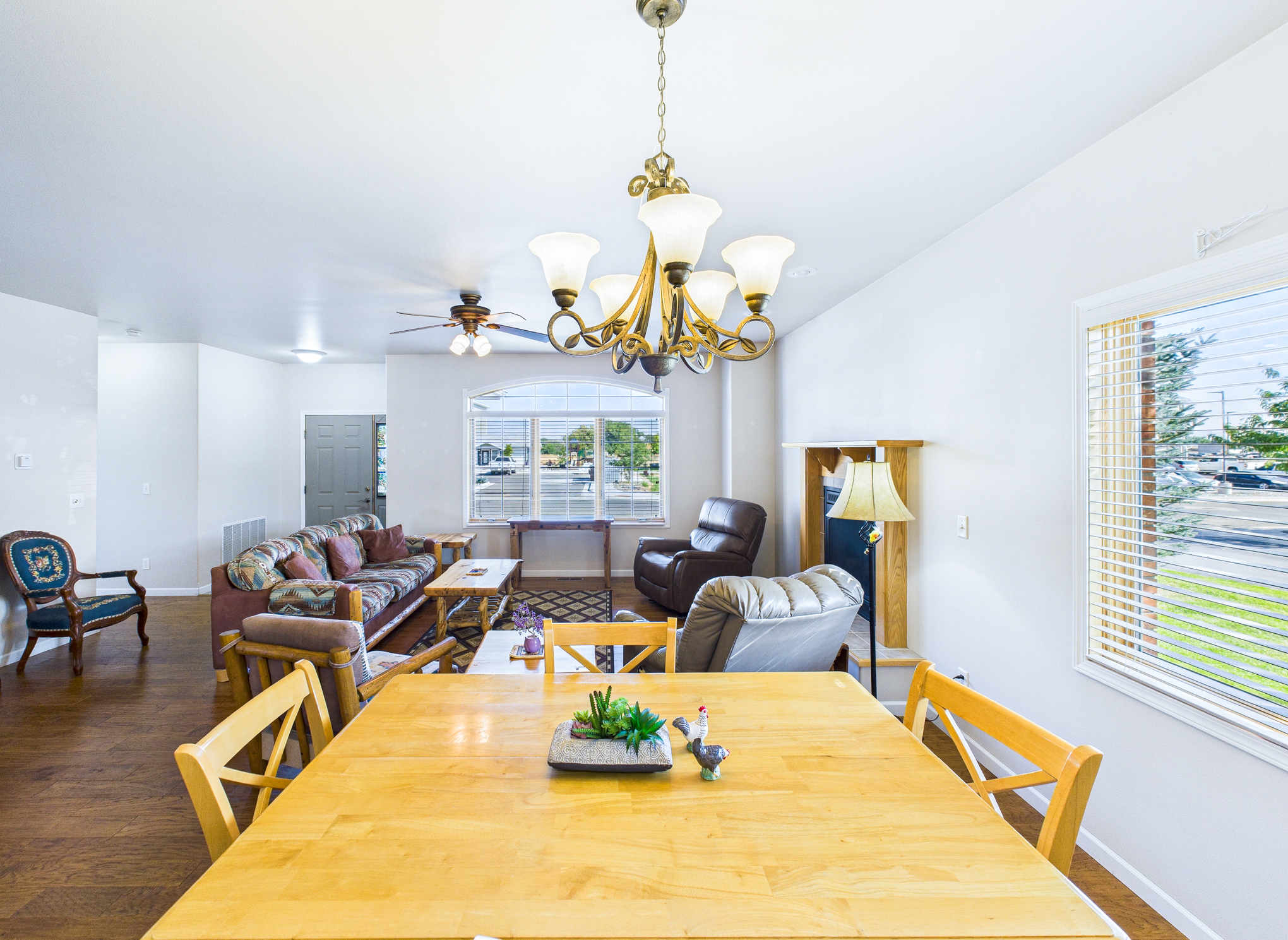 CAM03611G0-PR0105-STILL006