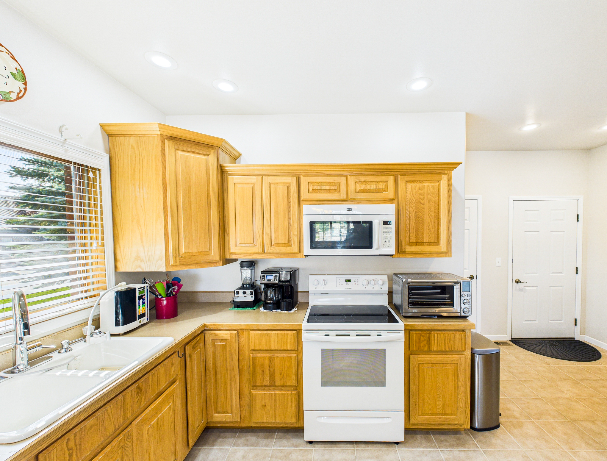 CAM03611G0-PR0105-STILL010