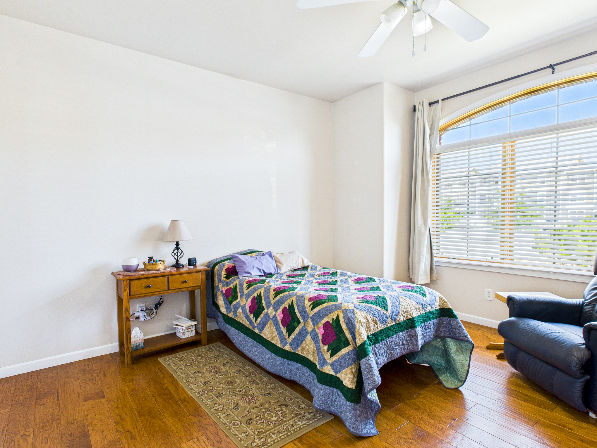 CAM03611G0-PR0105-STILL014