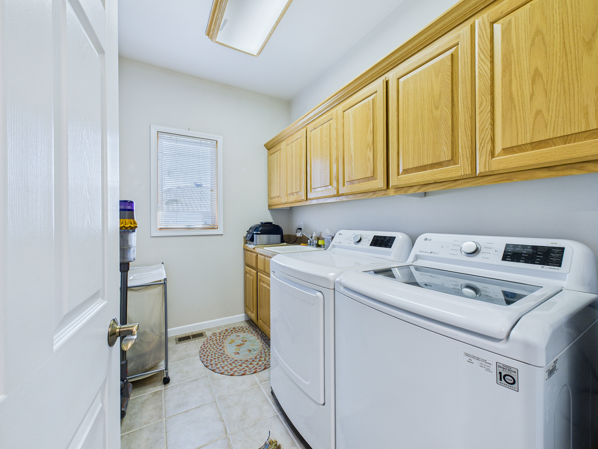 CAM03611G0-PR0105-STILL018