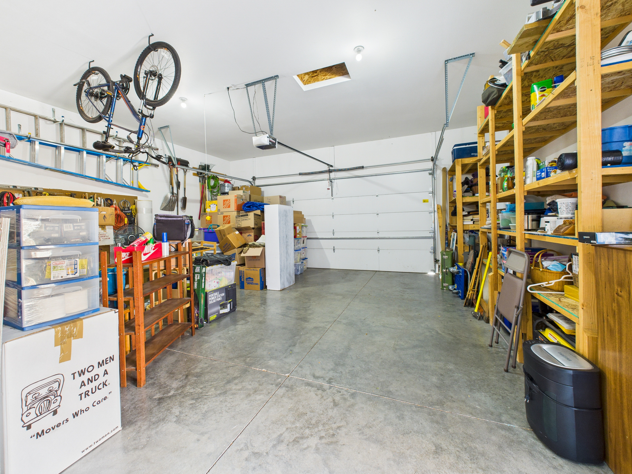 CAM03611G0-PR0105-STILL019