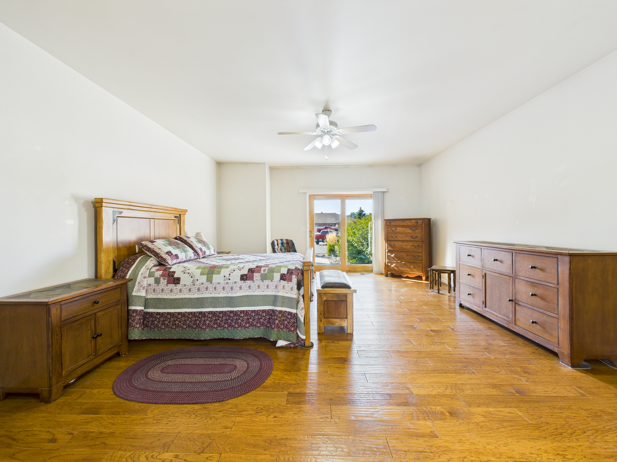 CAM03611G0-PR0105-STILL021