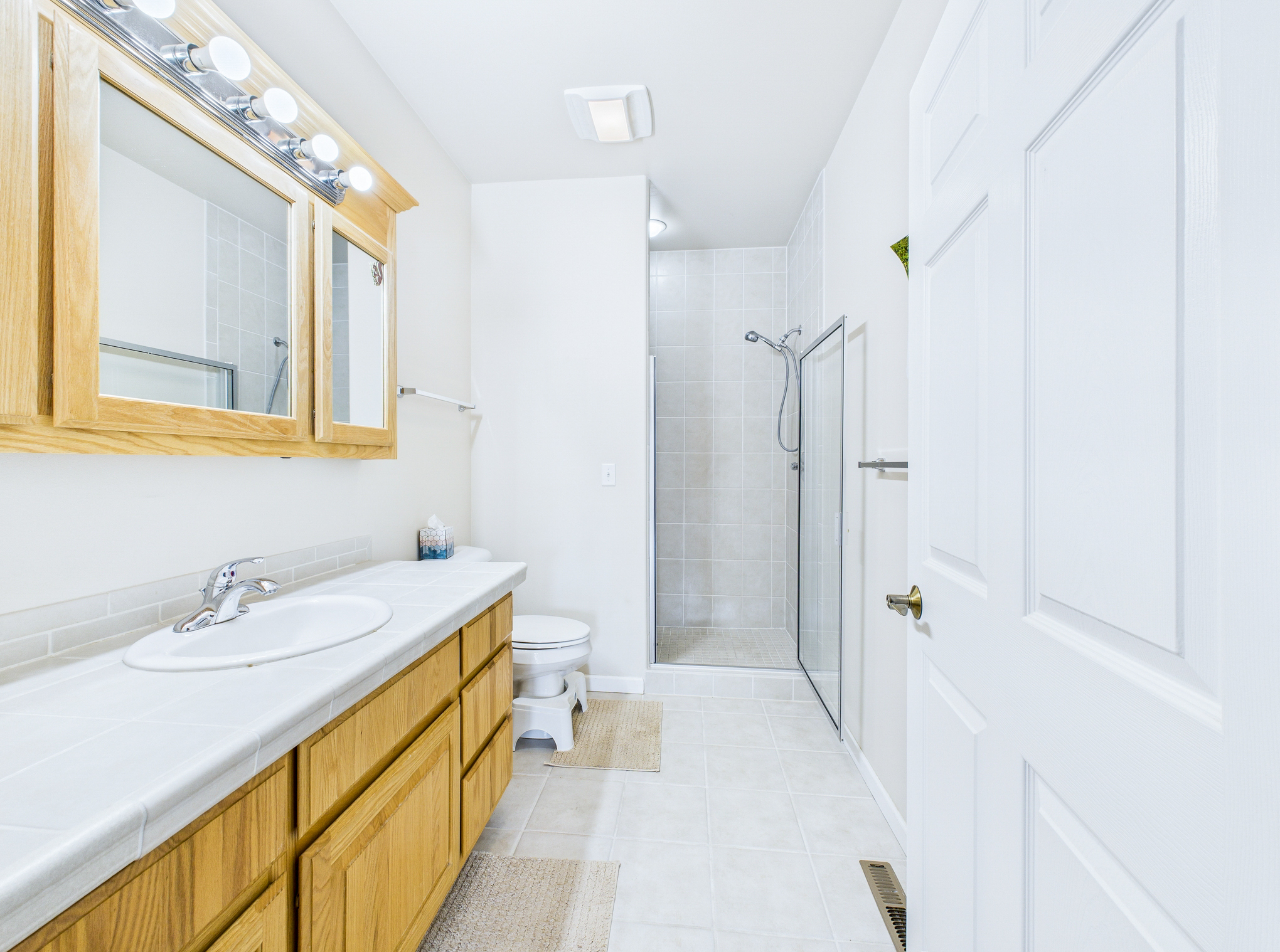 CAM03611G0-PR0105-STILL024