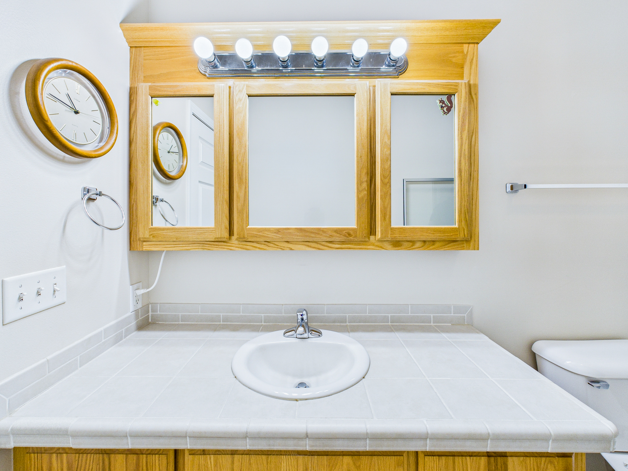 CAM03611G0-PR0105-STILL026