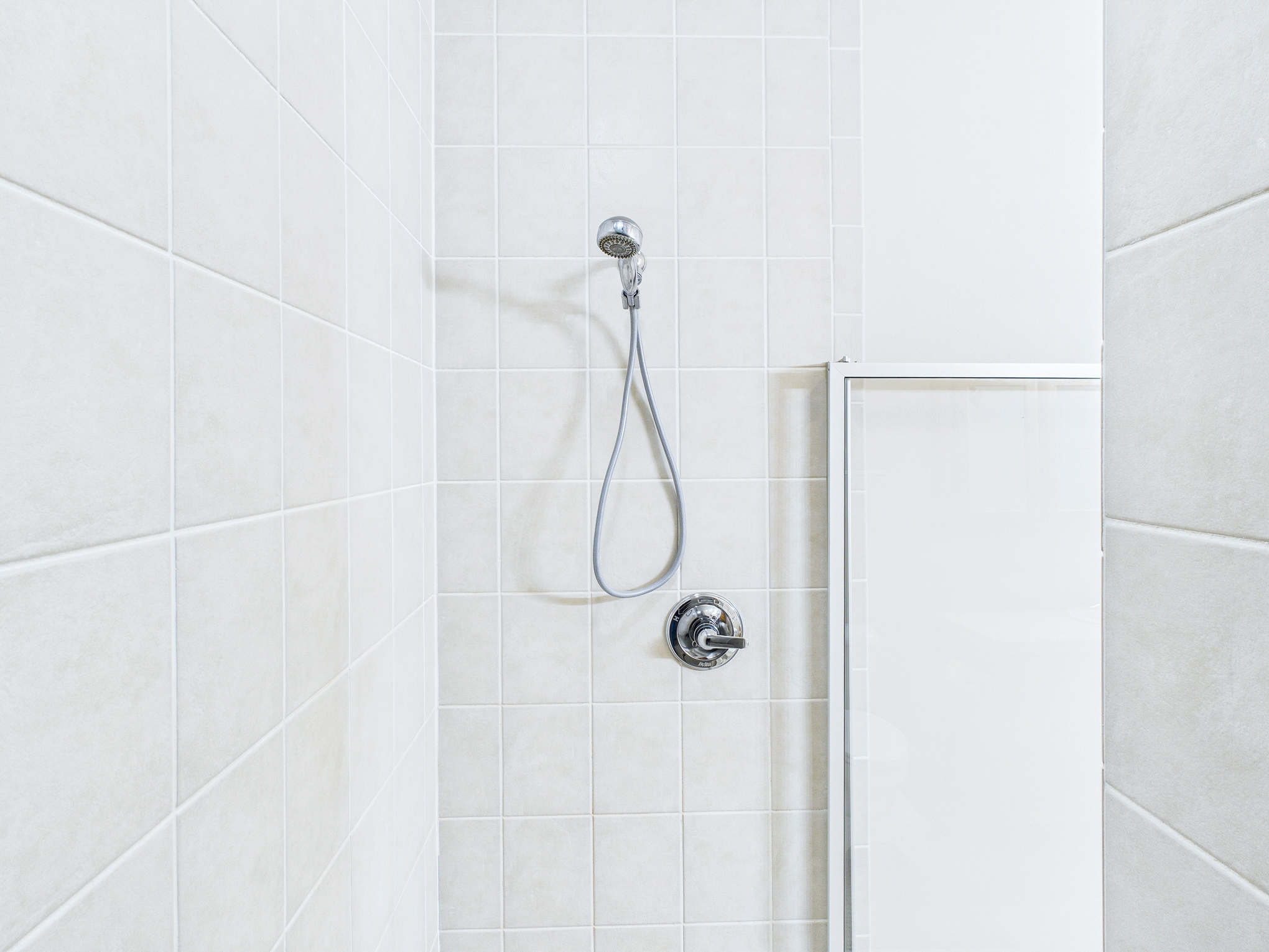 CAM03611G0-PR0105-STILL028