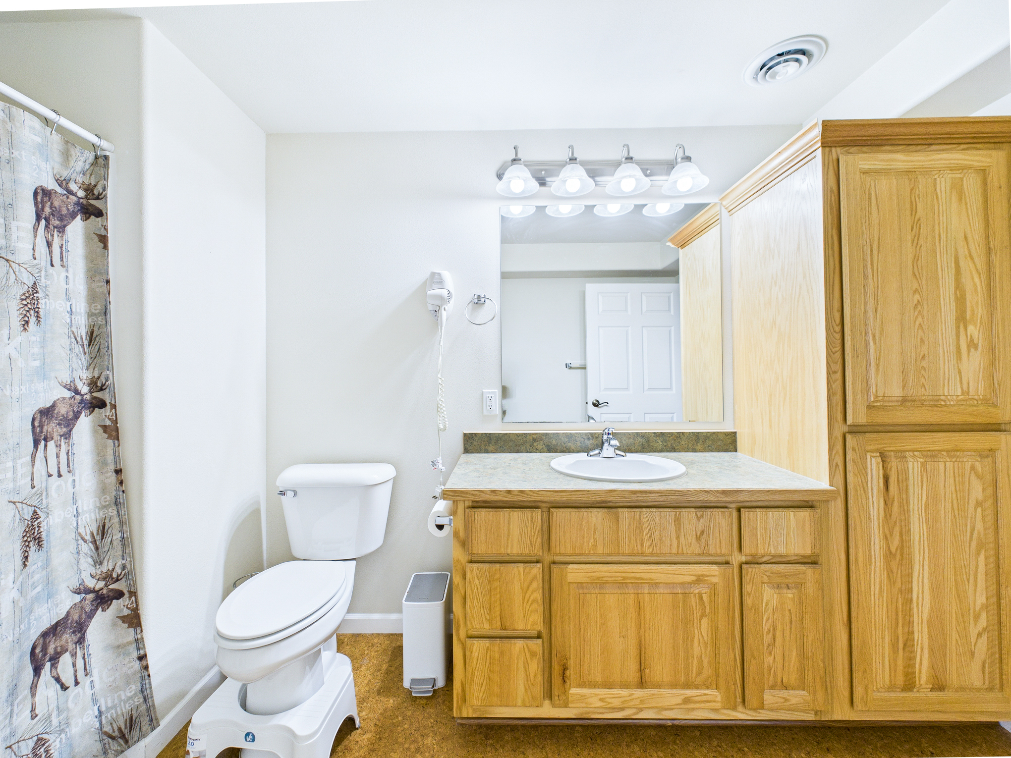 CAM03611G0-PR0105-STILL036