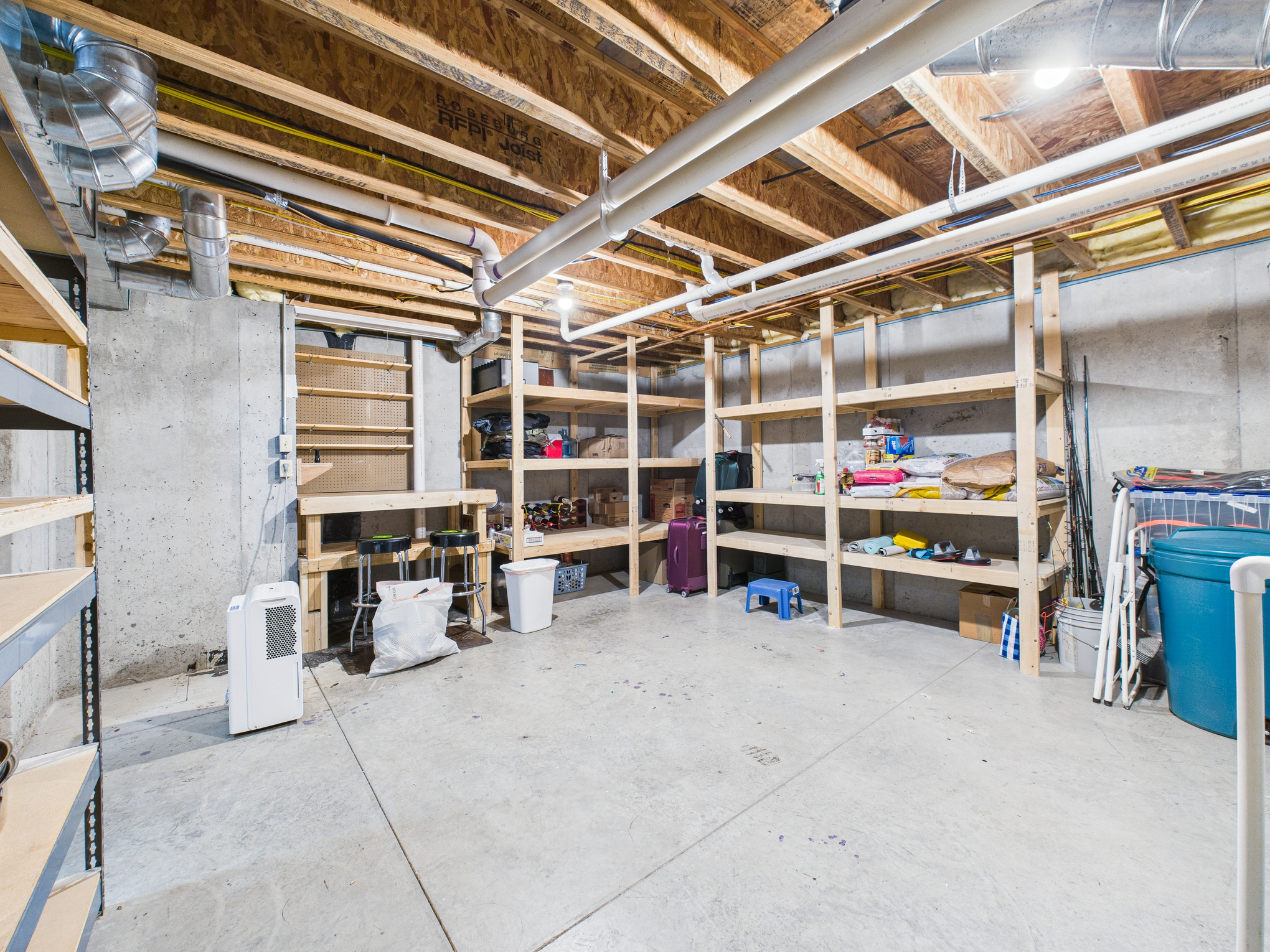 CAM03611G0-PR0105-STILL037