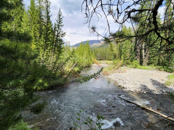 Cody Wyoming mountain landscape near the local community and healthcare services