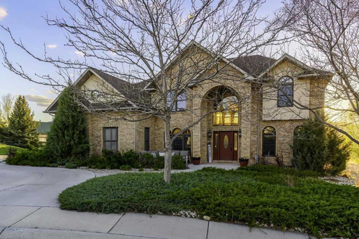 407 Indigo Circle luxury home for sale in Cody Wyoming with Heart Mountain views